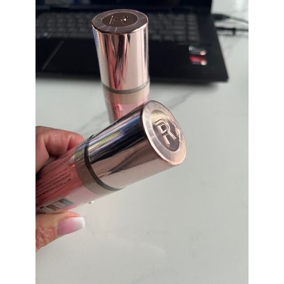 2x Revolution Conceal & Define Concealer F2 Light W/Neutral Undertones Sealed - Picture 3 of 7